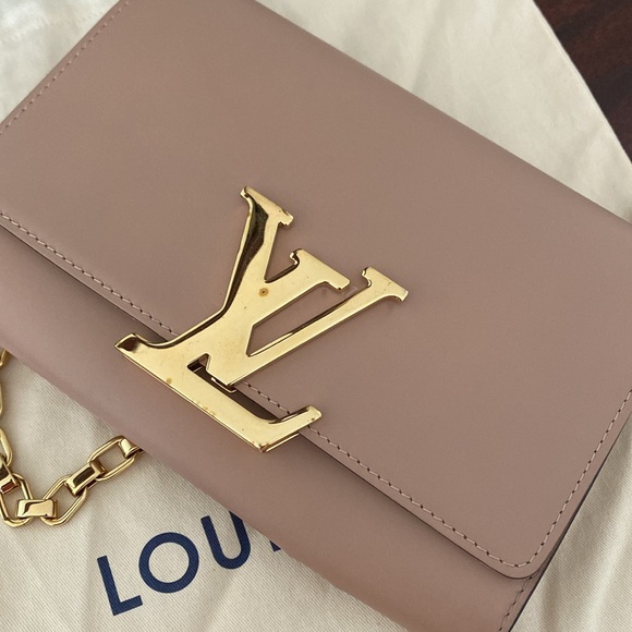 LOUIS VUITTON Louise Clutch - Picture 8 of 12